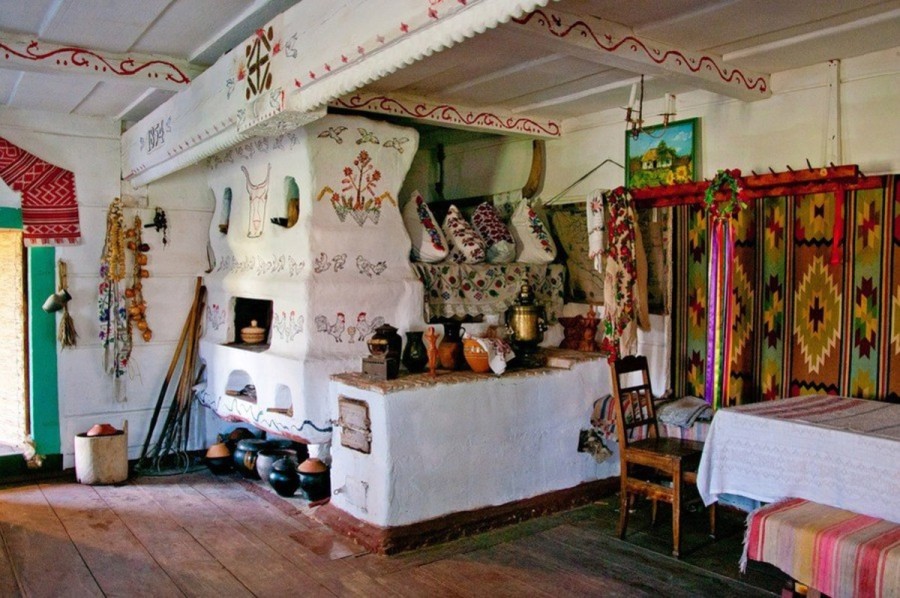 Ukrainian pich stove with decorated with traditional motif
