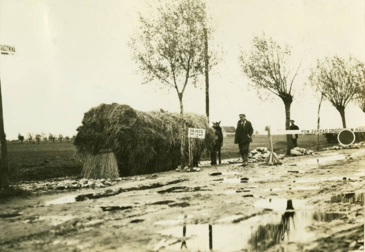 Detour, Warsaw-Wilno highway - 26 miles northwest of Warsaw. On left, hay wagon drawn by two horses. Road full of deep ruts which were full of water from the rain of the past few days. Oct. 10, 1934
