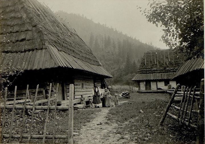 Homes in Ukrainian village in the late 19th and early 20th century